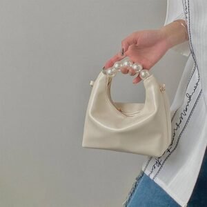 Bolso pequeño con perlas