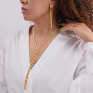 Conjunto collar y aretes