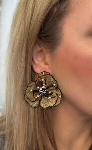 Aretes medianos de flor