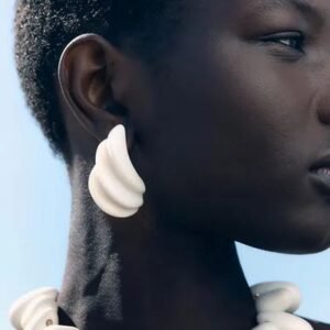 Aretes irregulares estilo caracol grandes
